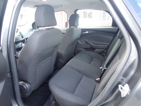 Used 2016 Ford Focus SE FWD image 9