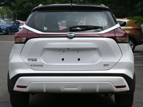 Used 2023 Nissan Kicks SV image 7