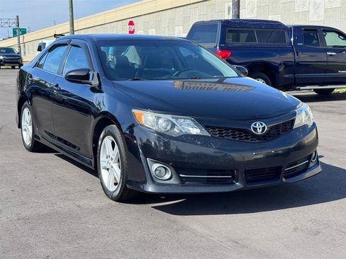 Used 2012 Toyota Camry SE FWD image 4