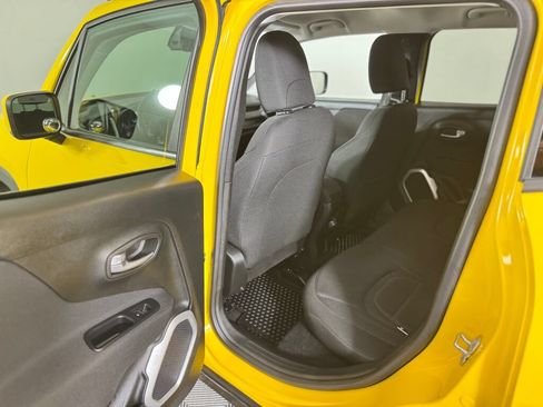 Used 2018 Jeep Renegade Latitude w/ Cold Weather Group AWD/4WD image 29