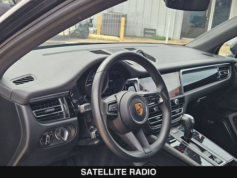 Used 2022 Porsche Macan AWD/4WD image 13