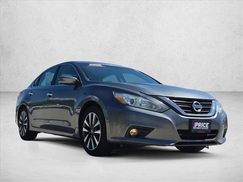 Used 2017 Nissan Altima 2.5 SV FWD image 2