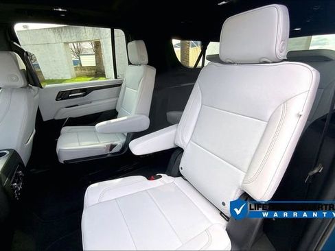 New 2025 Chevrolet Suburban Premier image 11