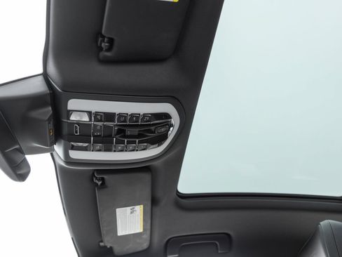 Certified 2026 Porsche Macan AWD/4WD image 30