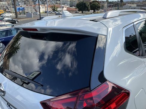 Used 2018 Nissan Rogue SV image 78