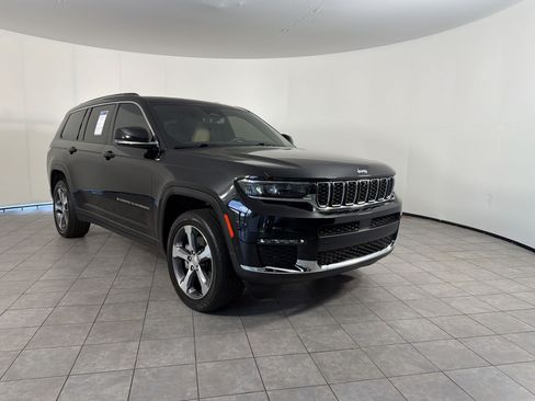 Used 2023 Jeep Grand Cherokee L Limited w/ Luxury Tech Group II AWD/4WD image 7