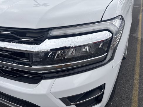 Used 2022 Ford Expedition Max Limited image 10