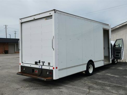 Used 2022 Ford E-450 and Econoline 450 Super Duty RWD image 6