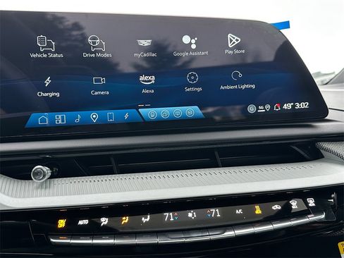 New 2025 Cadillac Optiq Luxury 2 image 28