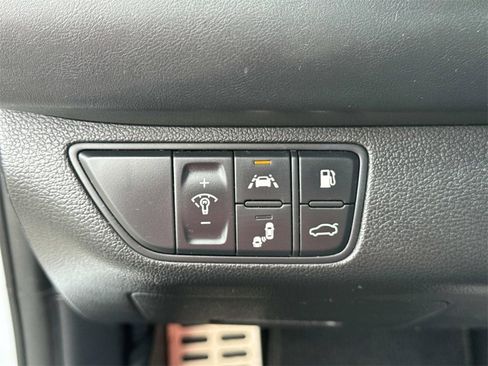 Used 2019 Genesis G70 2.0T Advanced w/ Sport Package image 29