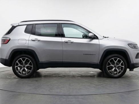 Used 2025 Jeep Compass Limited AWD/4WD image 11