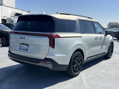 Certified 2026 Kia Carnival SX Prestige image 8