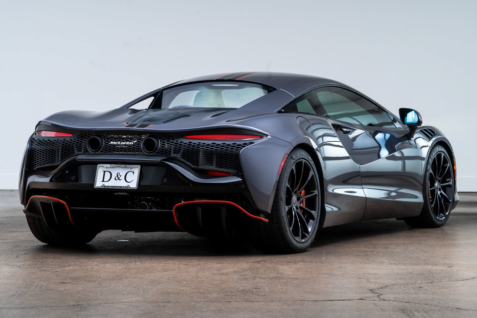 Used 2024 McLaren Artura RWD image 16