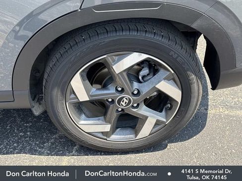 Used 2025 Hyundai Venue SEL FWD image 11