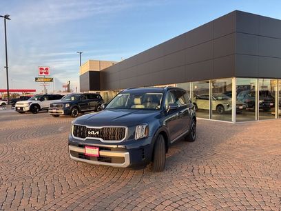 Used 2023 Kia Telluride EX w/ EX Captain's Chair Package