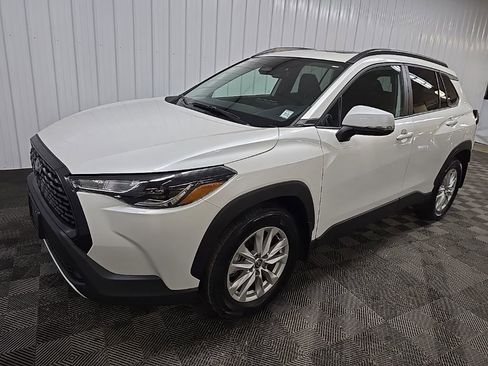 Used 2023 Toyota Corolla Cross LE w/ Moonroof Package AWD/4WD image 8
