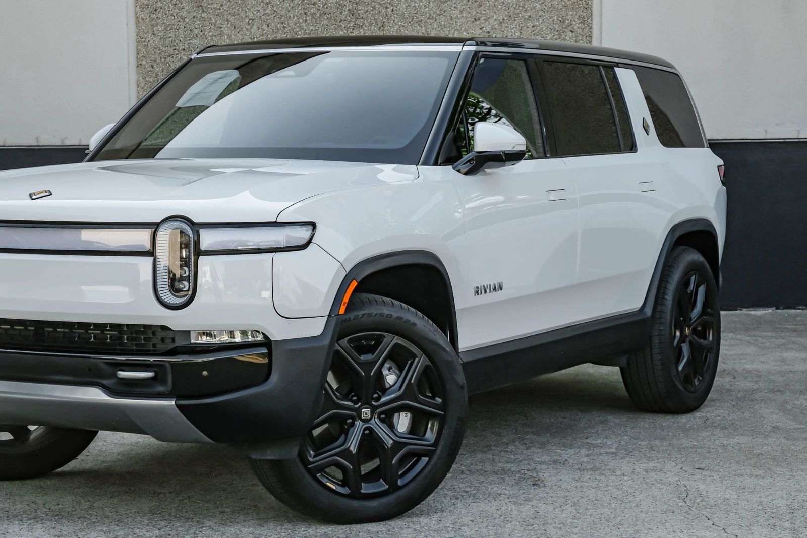Used 2024 Rivian R1S Adventure Dual AWD/4WD image 6