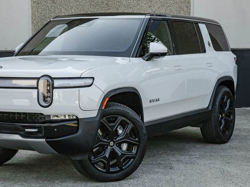 Used 2024 Rivian R1S Adventure AWD/4WD image 6