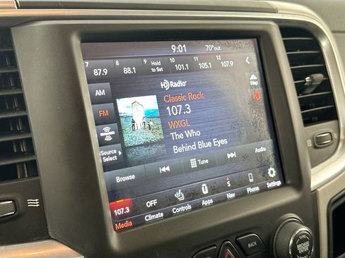 Used 2020 RAM 1500 Classic SLT w/ Luxury Group image 15