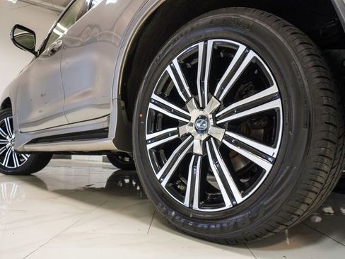 Used 2019 Lexus LX 570 570 w/ Luxury Package image 38