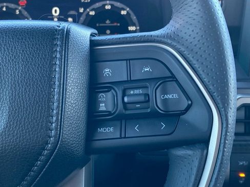 Used 2025 Toyota 4Runner TRD Off-Road image 16