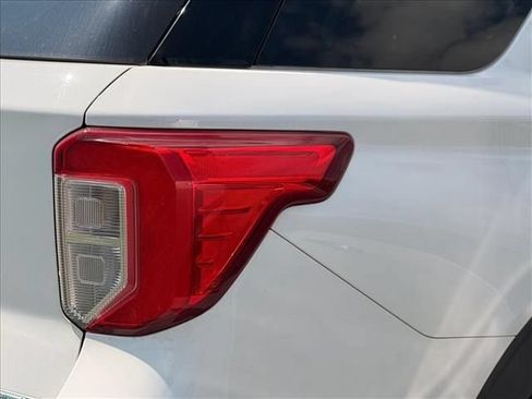 Used 2020 Ford Explorer XLT w/ Comfort Package AWD/4WD image 14