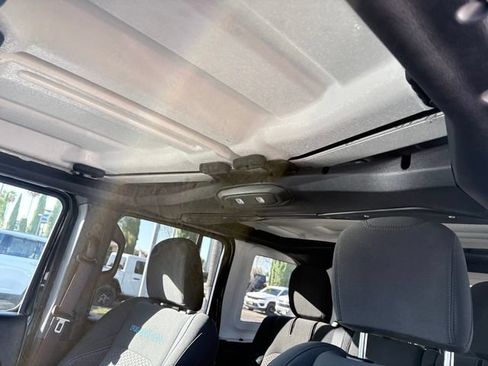 Used 2025 Jeep Wrangler Unlimited Rubicon 4xe w/ Convenience Group AWD/4WD image 12