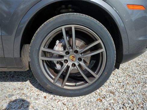 Used 2020 Porsche Cayenne image 11