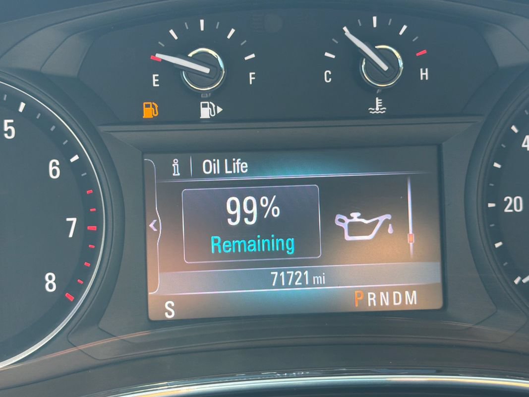 Used 2021 Buick Encore Preferred AWD/4WD image 12