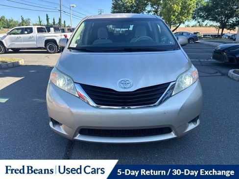 Used 2014 Toyota Sienna LE FWD image 19