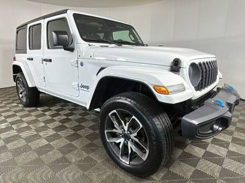Used 2024 Jeep Wrangler Unlimited w/ Convenience Group AWD/4WD image 2
