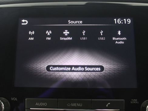 Used 2024 Nissan Titan SV image 41