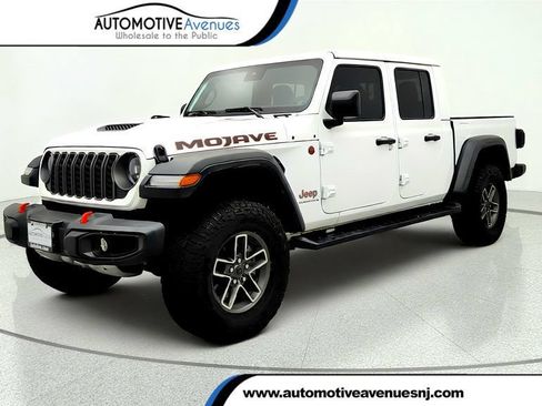 Used 2025 Jeep Gladiator Mojave w/ Convenience Group AWD/4WD image 1