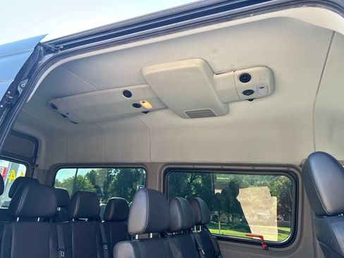 Used 2018 Mercedes-Benz Sprinter 2500 image 17
