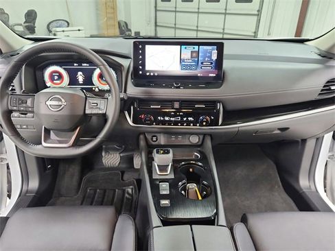 Used 2025 Nissan Rogue SL w/ SL Premium Package image 23