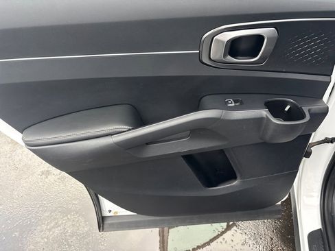 Used 2024 Kia Sorento S image 30