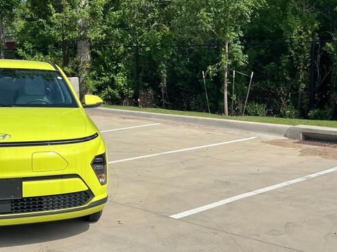 Certified 2024 Hyundai Kona SEL FWD image 3