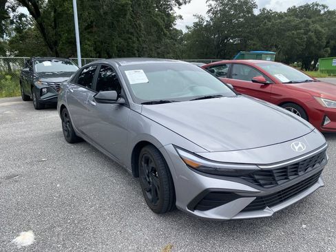 Used 2026 Hyundai Elantra SEL FWD image 3