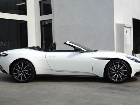 Used 2020 Aston Martin DB11 Volante image 8