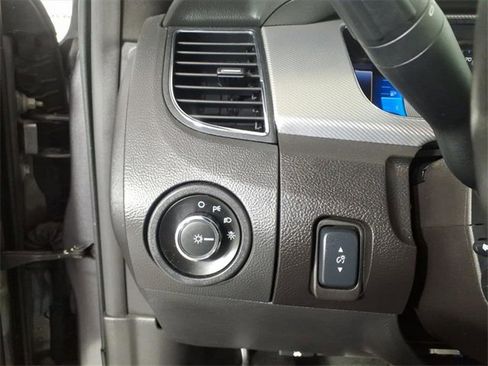 Used 2013 Ford Taurus SHO image 12