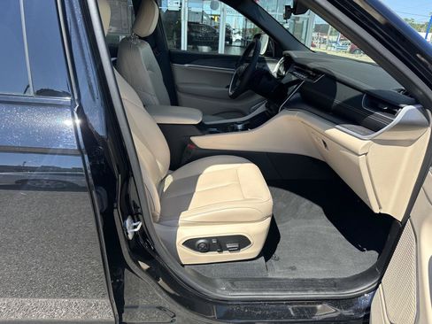 Used 2025 Jeep Grand Cherokee Limited 4xe AWD/4WD image 22