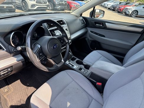 Used 2018 Subaru Outback 2.5i Premium AWD/4WD image 2