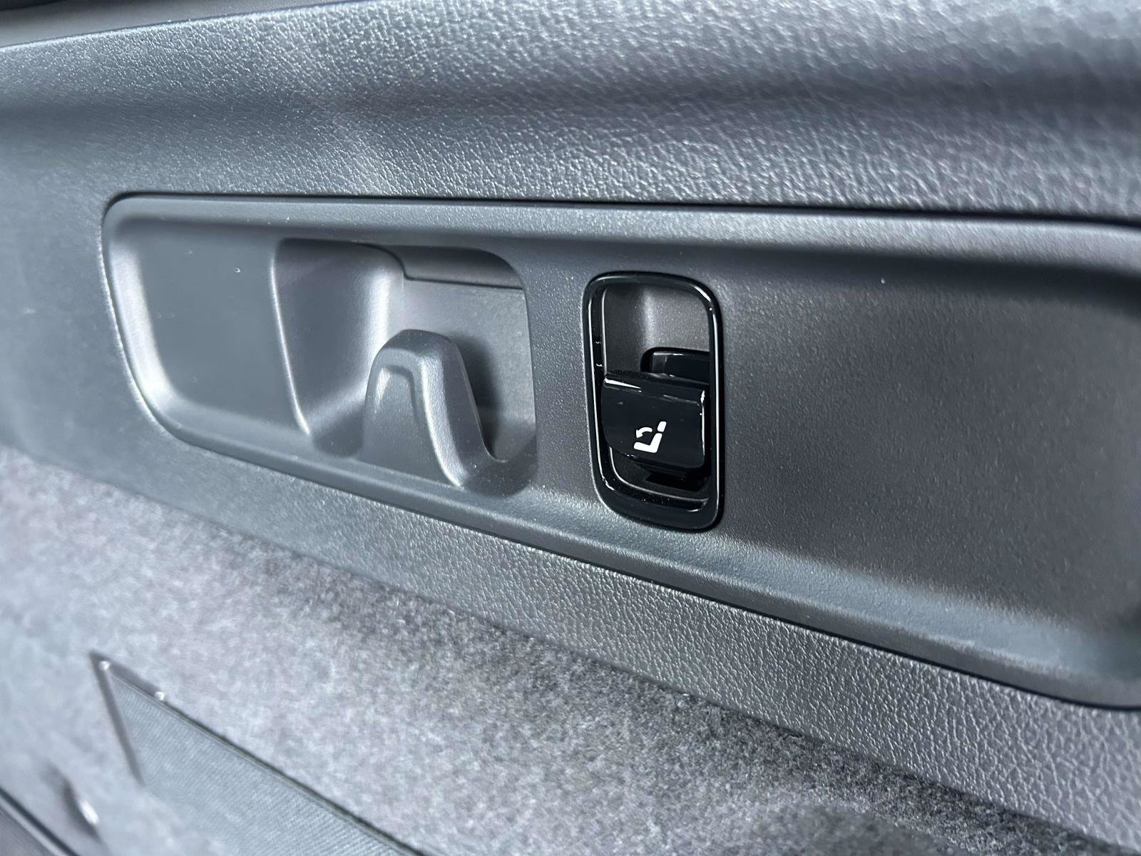 Certified 2025 Mercedes-Benz GLC 300 image 13
