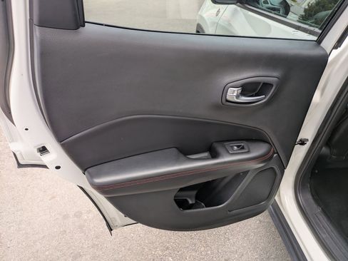 Used 2019 Jeep Compass Trailhawk image 28