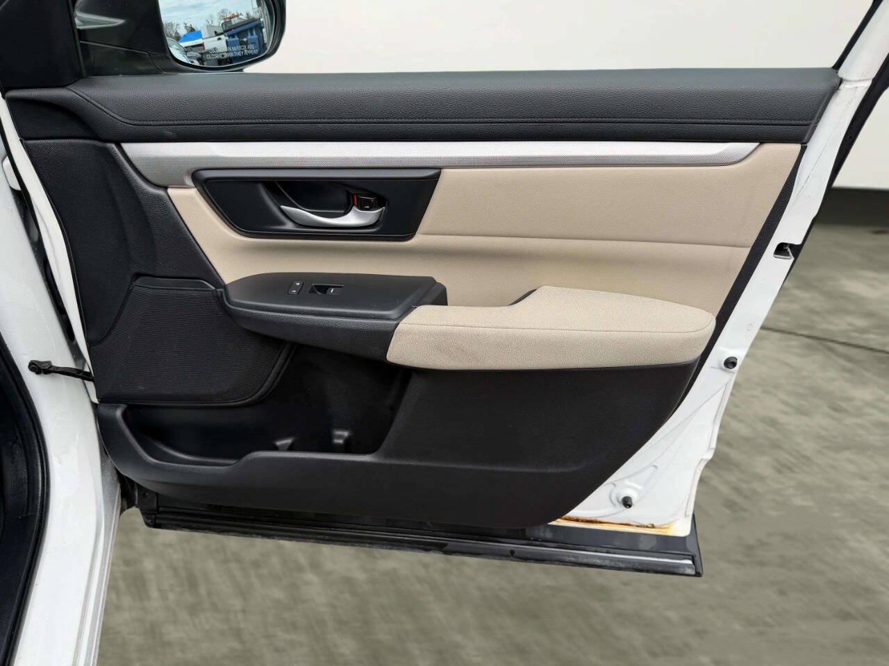 Used 2017 Honda CR-V LX image 29