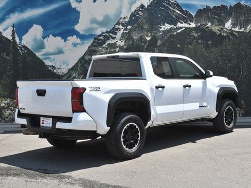 Certified 2024 Toyota Tacoma TRD Off-Road AWD/4WD image 3