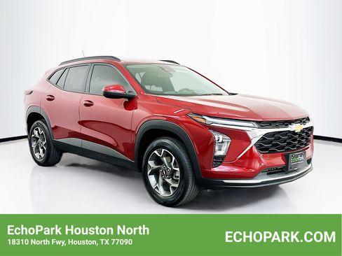 Used 2025 Chevrolet Trax LT w/ Driver Confidence Package FWD image 1