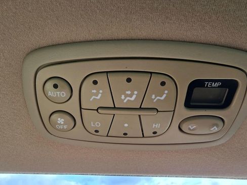 Used 2010 Toyota Sienna XLE image 20