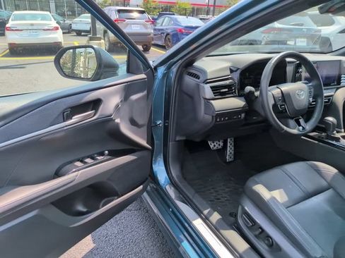 Used 2025 Toyota Camry XSE FWD image 9