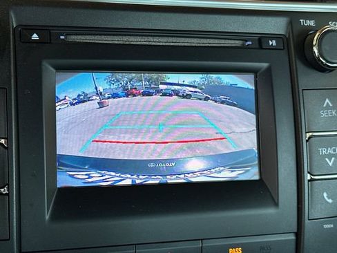 Used 2016 Toyota Camry SE FWD image 18